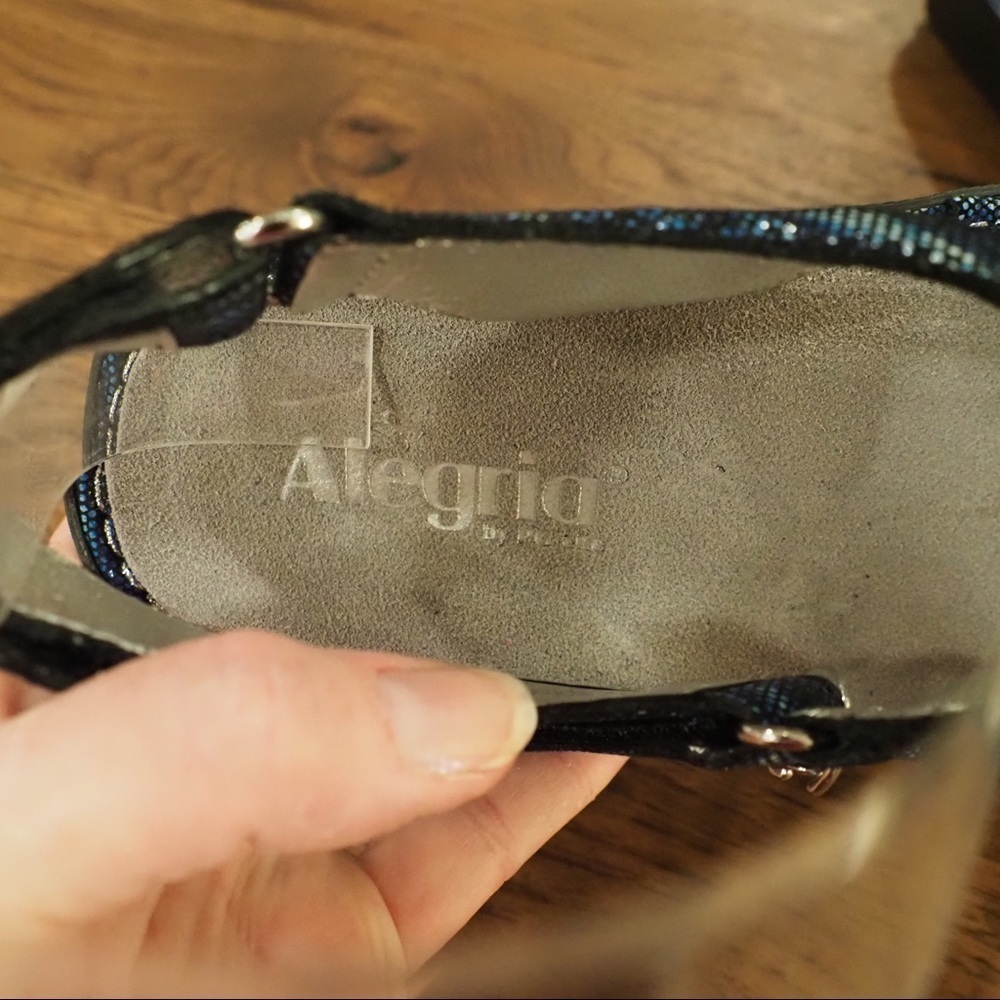 NIB ALEGRIA Patti 38 blue metallic leather sandal - Picture 9 of 16